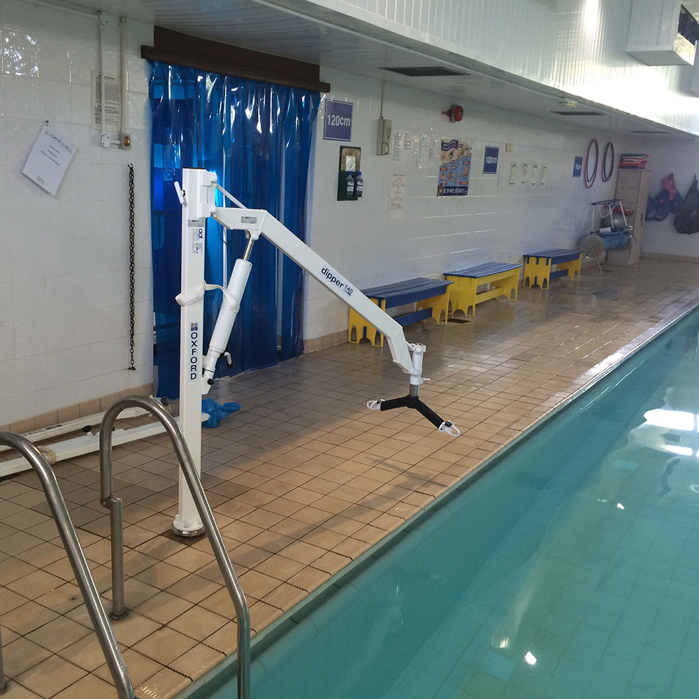 Oxford Dipper Manual Pool Hoist with Spreader Bar